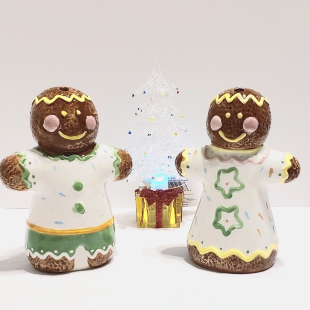 Gingerbread Boy and Girl Shaker Set